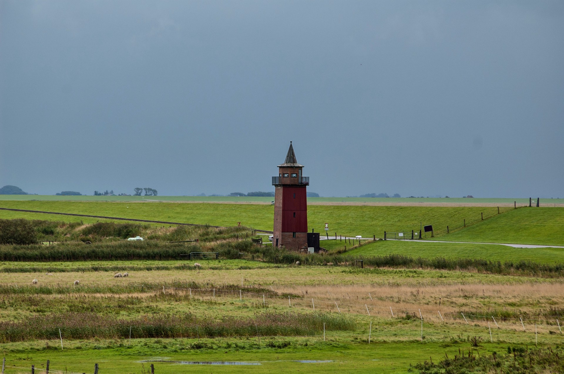 Leuchtturm am Deich von Dagebüll